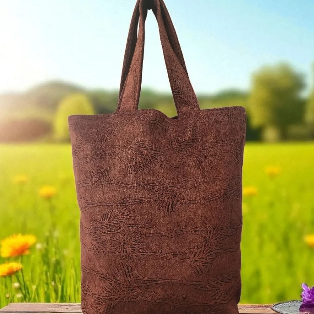 Classic Brown Leather Tote with Structured Design